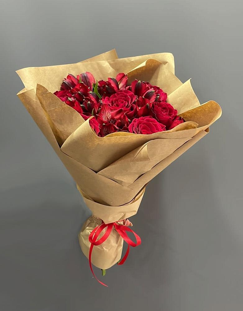 Букет цветов из: Альстромерии и Розы в Вохринке