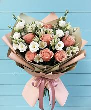 Букет цветов из:  Розы, Альстромерии и Лизиантусы в Вохринке