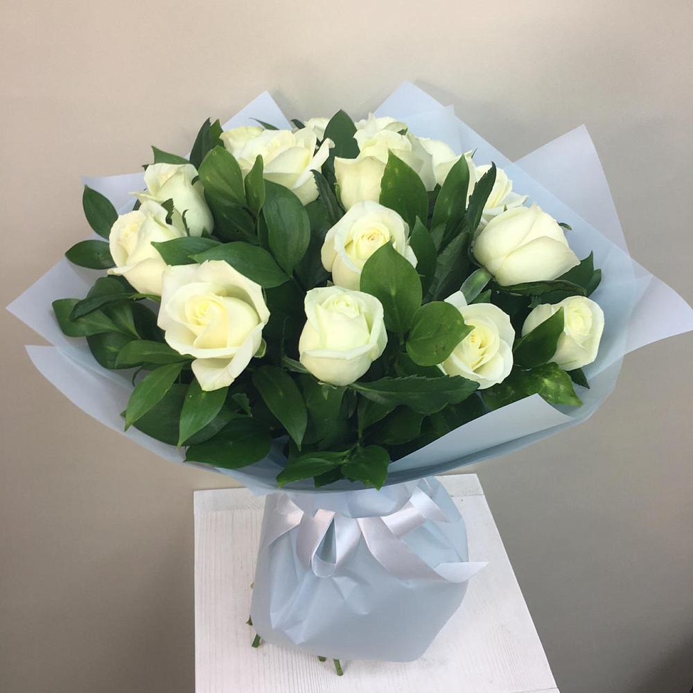 Букет 15 Белых роз Проуд в Вохринке
