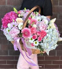 Цветочная композиция из Розы, Хризантемы, Пионы и Лизиантусы в корзине в Вохринке