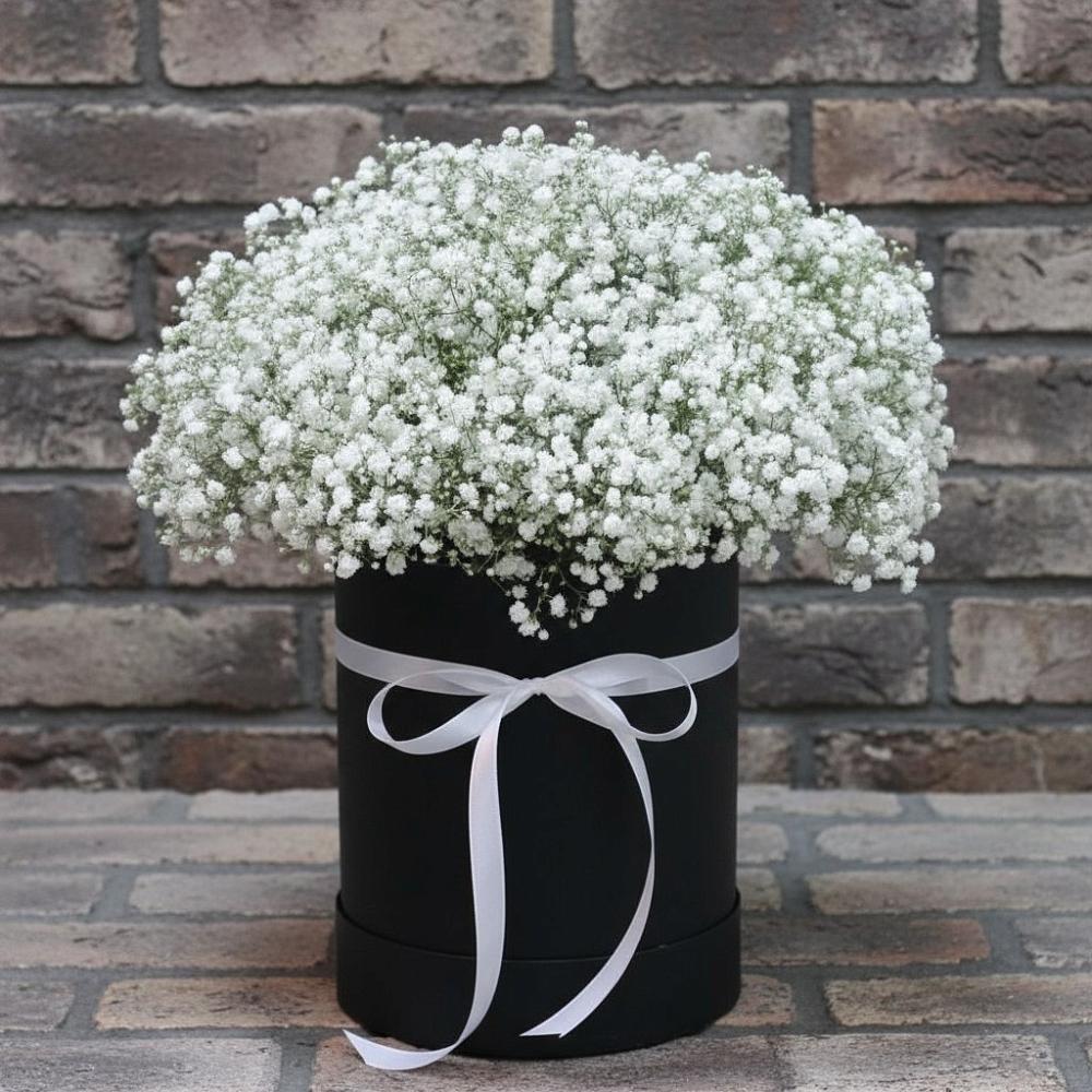 Цветочная композиция из Гипсофила в шляпной коробке в Вохринке