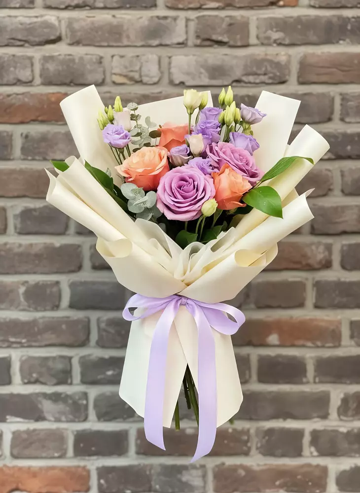 Букет цветов из: Лизиантусы и Розы в Вохринке