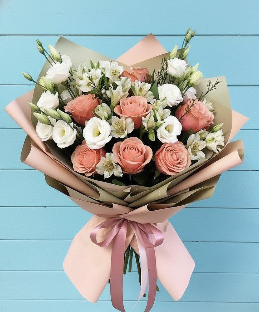 Букет цветов из: Розы, Альстромерии и Лизиантусы в Вохринке