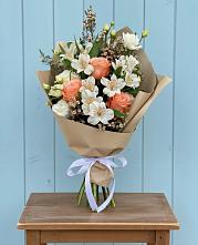 Букет цветов из:  Альстромерии, Лизиантусы, Розы и Хризантемы в Вохринке