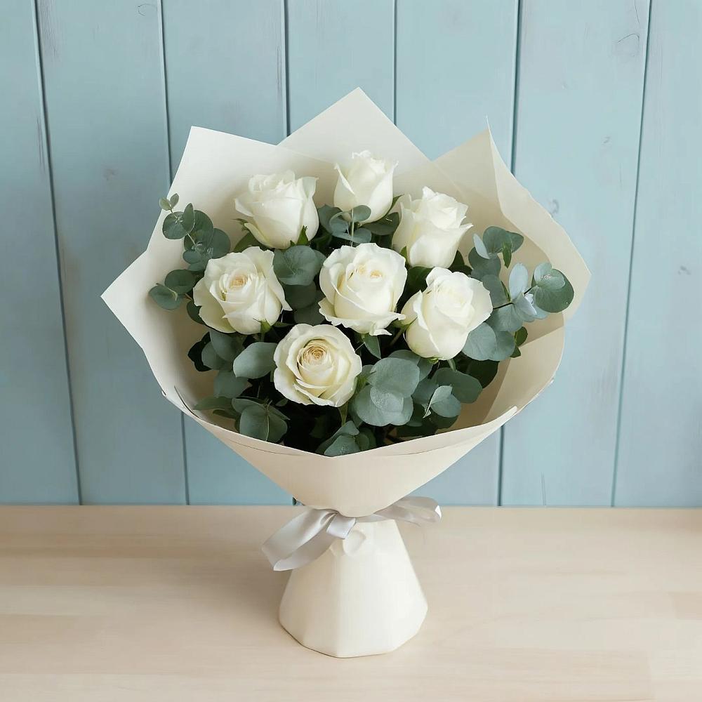 Букет Белые розы в Эвкалипте в Вохринке