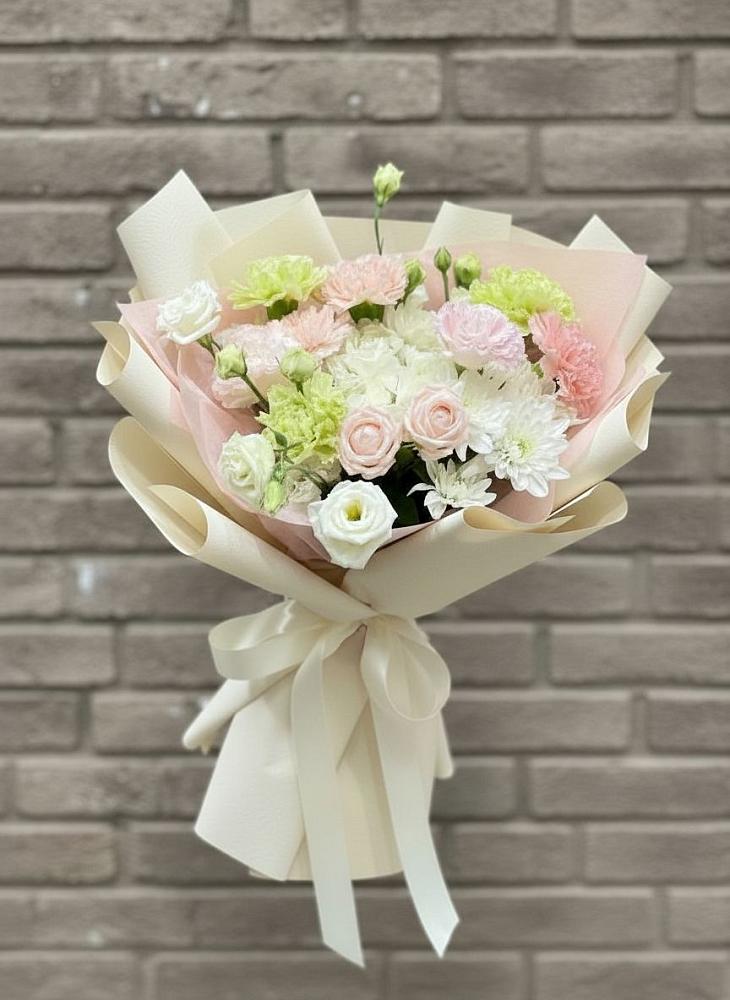 Букет цветов из: Гвоздики, Розы, Лизиантусы и Хризантемы в Вохринке