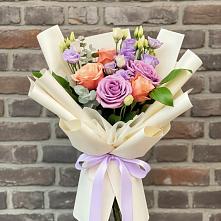 Букет цветов из:  Лизиантусы и Розы в Вохринке