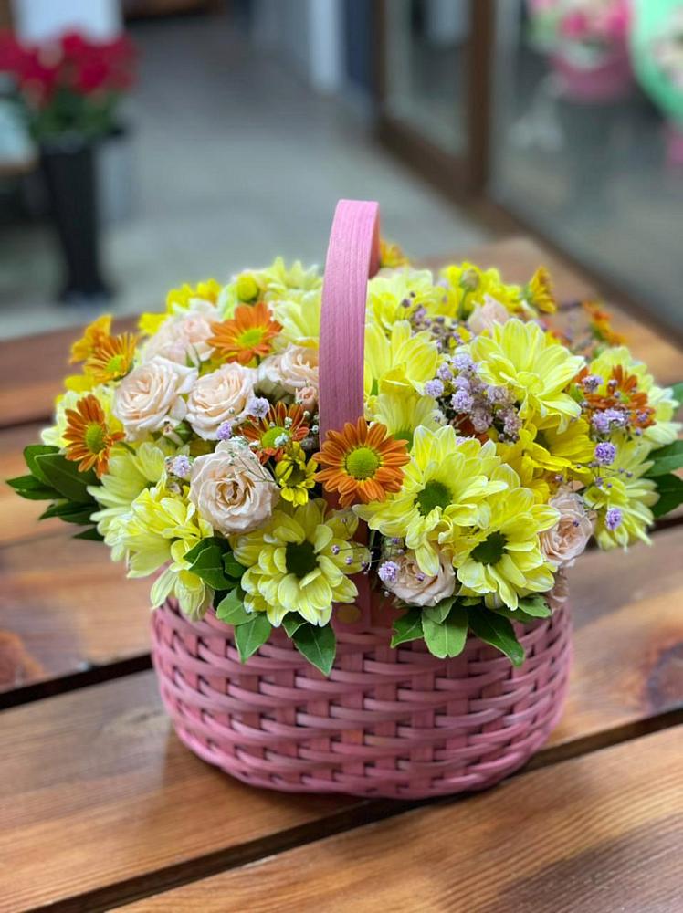 Цветочная композиция из Хризантемы и Розы в корзине в Вохринке