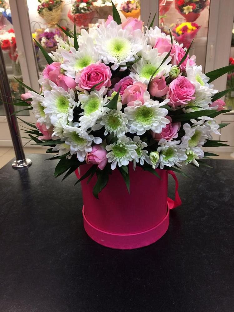 Цветочная композиция из Розы и Хризантемы в шляпной коробке в Вохринке