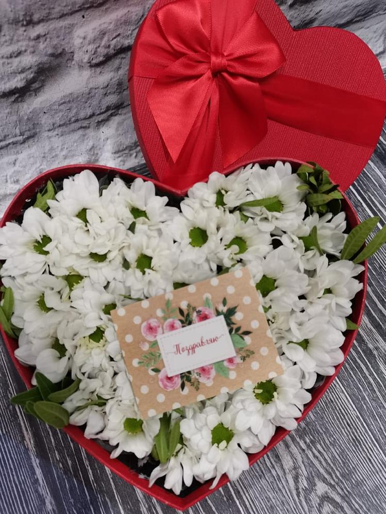 Цветочная композиция из Хризантемы в виде сердца в Вохринке