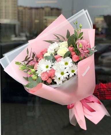 Букет цветов из: Розы, Лизиантусы и Хризантемы в Вохринке