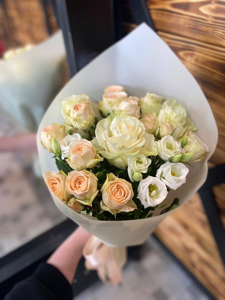 Букет цветов из: Розы и Лизиантусы в Вохринке